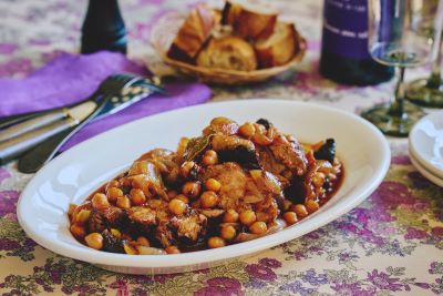 ひよこ豆と豚肉のワイン煮込み